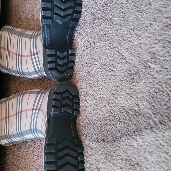 BURBERRY RAIN BOOTS - Picture 3 of 4